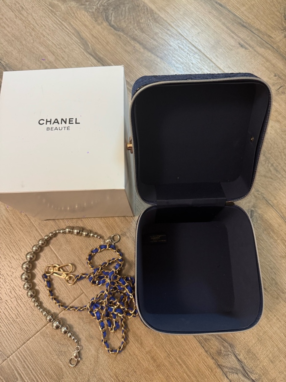 CHANEL Blue Quilted Cosmetics Case with Gold Logo - Picture 5 of 6